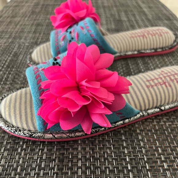 Pretty You London 🌸 Slippers 🌸 - Picture 3 of 5